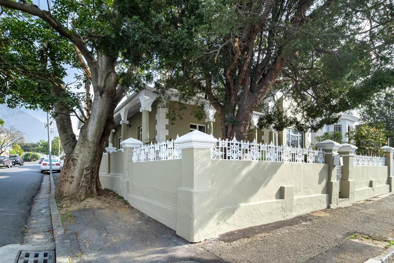 5 Bedroom Property for Sale in Observatory Western Cape